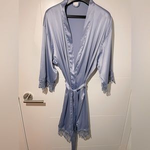 Blue satin robe with lace-like details OS